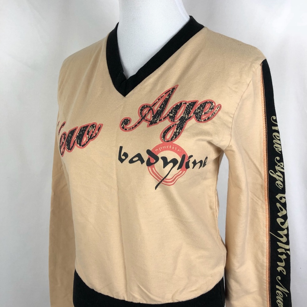 Body Line v-neck top - Picture 2 of 7